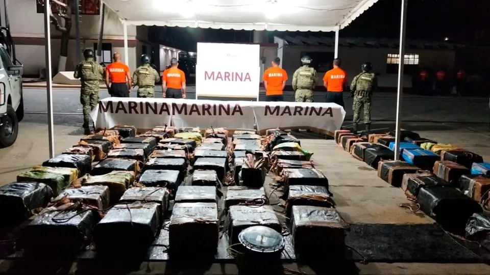 Secretaría de Marina aseguró 2.1 toneladas de cocaína en aguas de Oaxaca./ X:@GabSeguridadMX