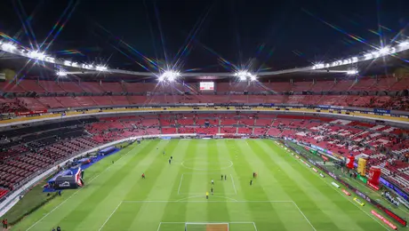 Estadio Jalisco 'se olvida' de Atlas y felicita a Chivas por su aniversario