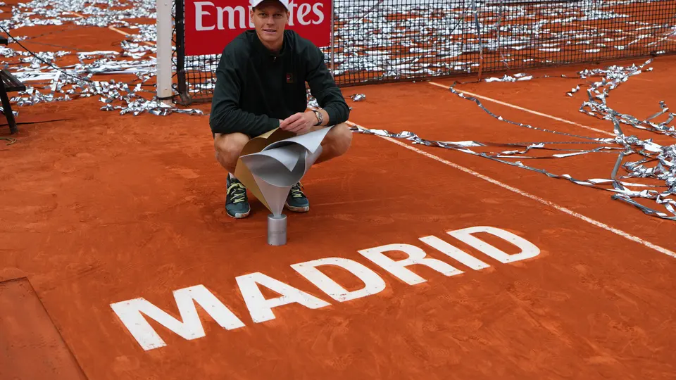 Jannik Sinner celebrando su triunfo en Madrid