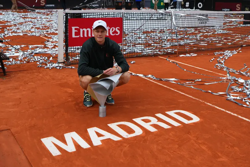 Jannik Sinner celebrando su triunfo en Madrid