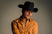 Christian Nodal registra “El Forajido” y desata batalla legal con su padre por el control de su nombre