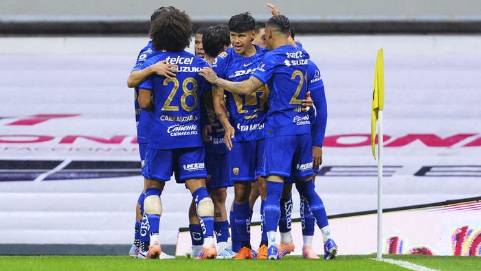 Jugadores de los Pumas celebrando su gol ante América | IMAGO 7