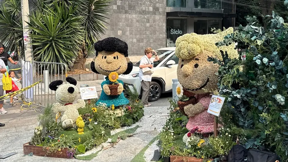 Las figuras hechas con vegetación viva son todas unas piezas de arte que adornan las calles de Polanco / Gina Sánchez