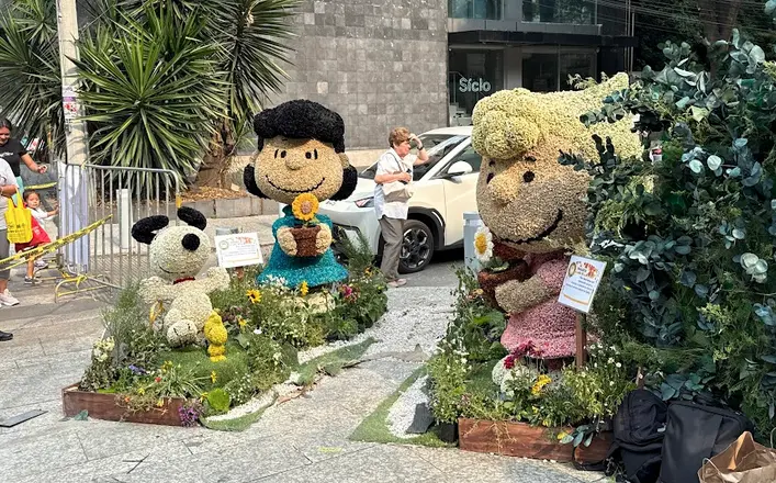 Las figuras hechas con vegetación viva son todas unas piezas de arte que adornan las calles de Polanco / Gina Sánchez