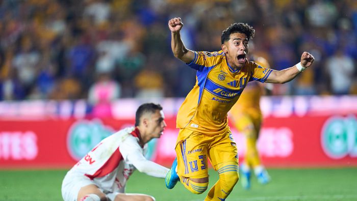 'El Chicha' Sánchez festejando su gol ante Chivas | MEXSPORT