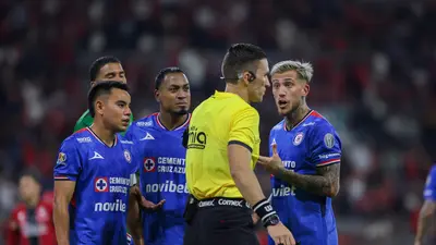 Polémico penal le da el triunfo a Cruz Azul sobre Atlas en la Ida de Cuartos