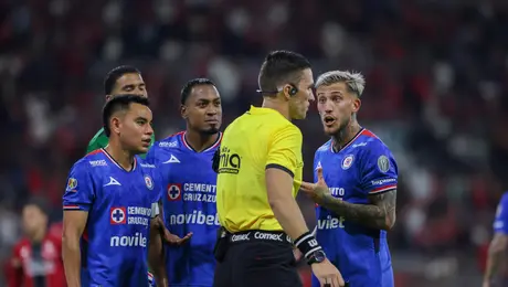 Polémico penal le da el triunfo a Cruz Azul sobre Atlas en la Ida de Cuartos