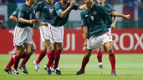 Jared Borgetti festeja su gol a Italia, en Corea-Japón 2002. l AFP
