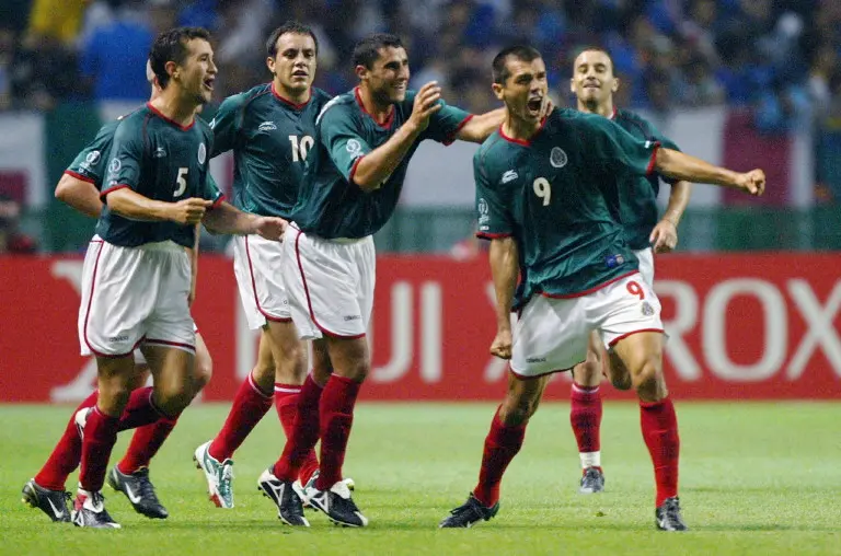 Jared Borgetti festeja su gol a Italia, en Corea-Japón 2002. l AFP