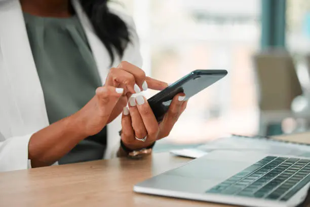 Usuarios de telefonía móvil tienen hasta el 30 de junio de 2026 para registrar su línea. / iStock