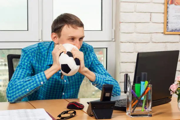 La gestión que hagan las empresas del entusiasmo mundialista será clave para mantener un ambiente laboral saludable durante el torneo./ Pixabay
