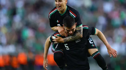 Jorge Sánchez y Johan Vásquez en celebración con la Selección Mexicana | MEXSPORT