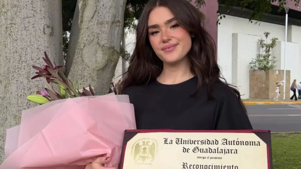 Anny Beltrán felicitó públicamente a su hija y celebró el cierre de una nueva etapa académica. / IG: emilyc.alvarez.