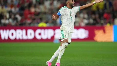 Mahrez se despide de la Selección de Argelia tras caer ante suiza | AP