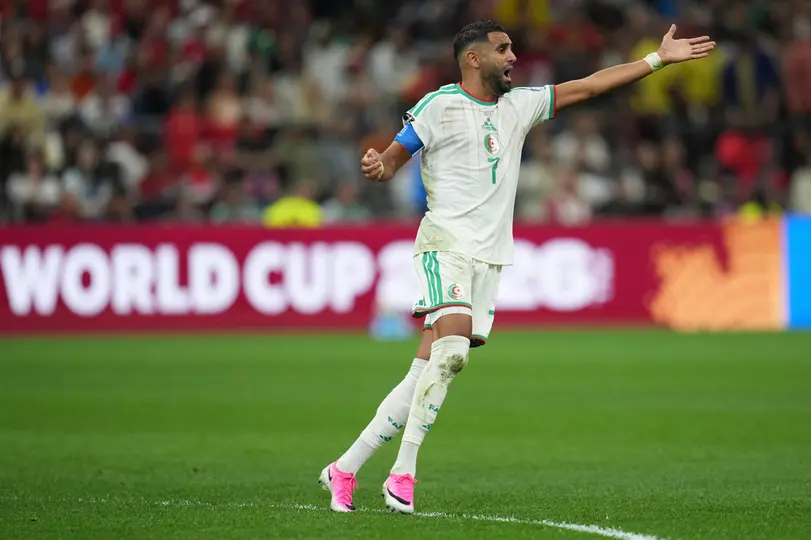 Mahrez se despide de la Selección de Argelia tras caer ante suiza | AP