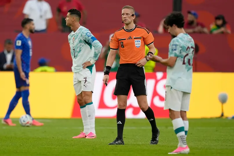 El árbitro Espen Eskas marcó penal a favor de Portugal ante Croacia | AP