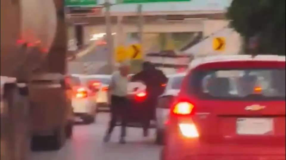 El señor prefirió no defender su unidad y mejor se alejó sin hacer nada / Especial