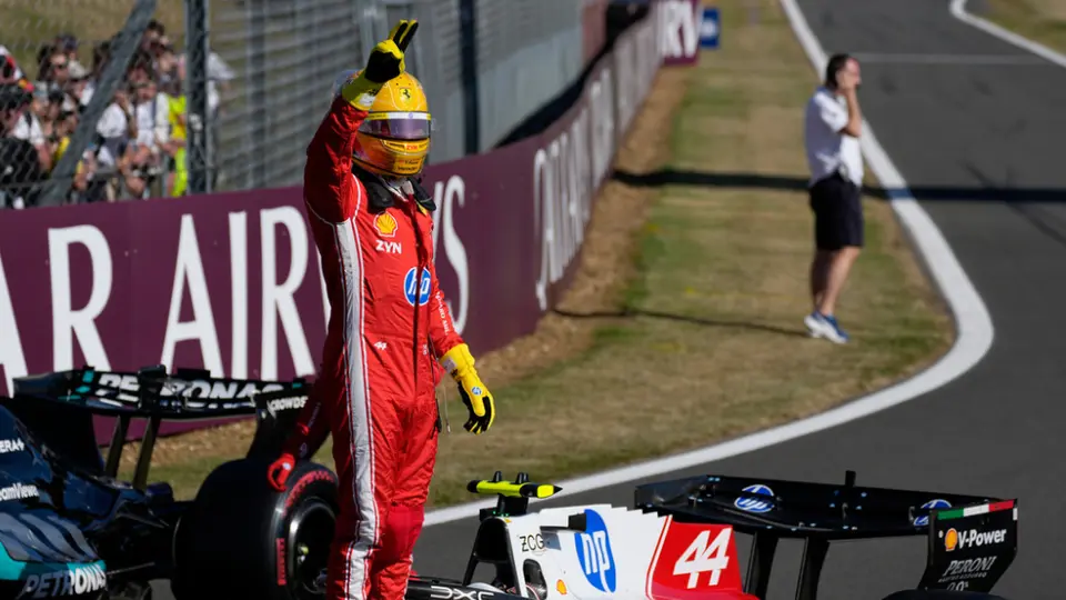Lewis Hamilton sorprende y consigue la pole para la Sprint del GP de Gran Bretaña; Checo Pérez largará 19°