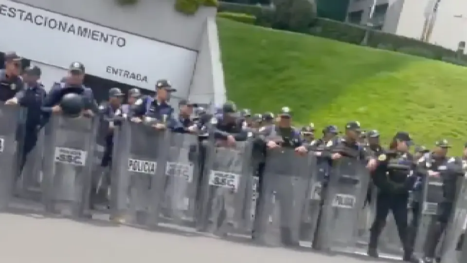 Policía refuerza seguridad en el hotel de Inglaterra para evitar serenata mexicana