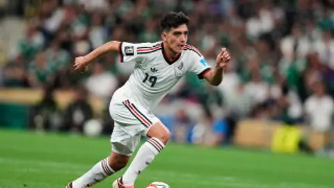 Además del México vs Inglaterra, Mhoni Vidente habló sobre el futuro de Gilberto Mora en Europa./ AP