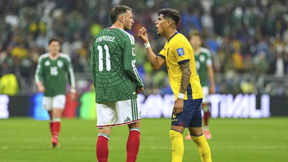 Santiago Giménez y Piero Hincapié, en el México vs Ecuador | IMAGO7