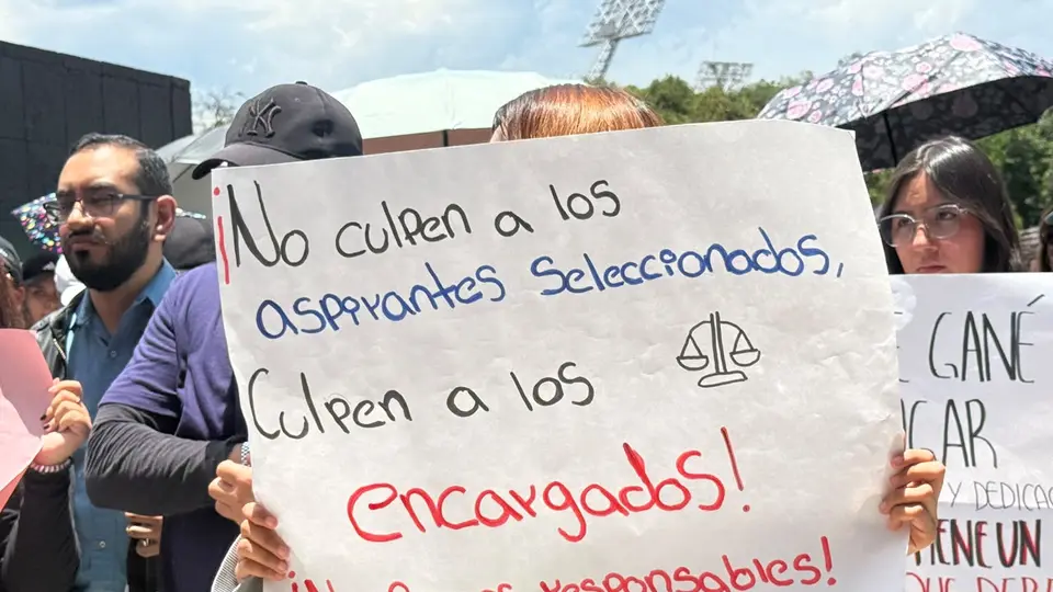 La protesta comenzó frente a la Torre de Rectoría y posteriormente se extendió a ambos sentidos de Insurgentes Sur./ Georgina Sánchez