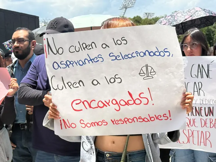 La protesta comenzó frente a la Torre de Rectoría y posteriormente se extendió a ambos sentidos de Insurgentes Sur./ Georgina Sánchez