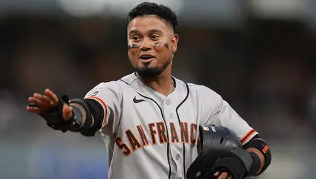 Phillies suman a Luis Arráez para complementar a Harper y Schwarber