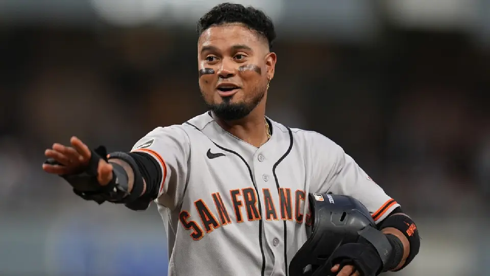 Phillies suman a Luis Arráez para complementar a Harper y Schwarber