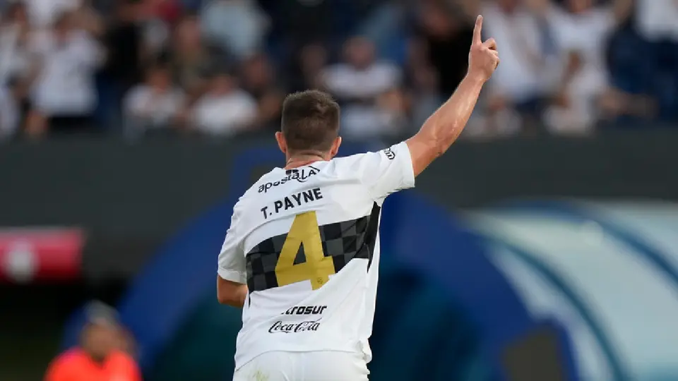 Tim Payne celebrando su gol en Olimpia | AP
