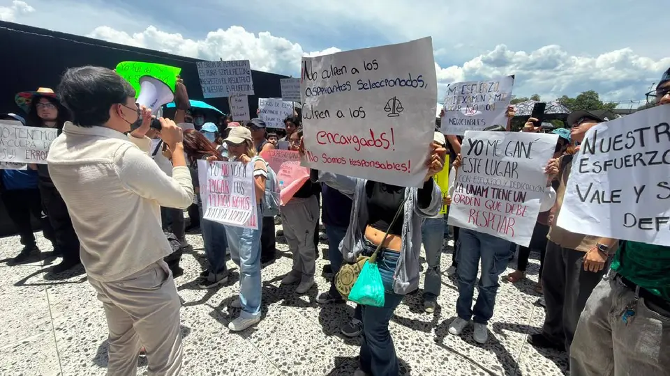 Aspirantes de la UNAM bloquean Insurgentes; exigen respetar resultados del examen de admisión 2026
