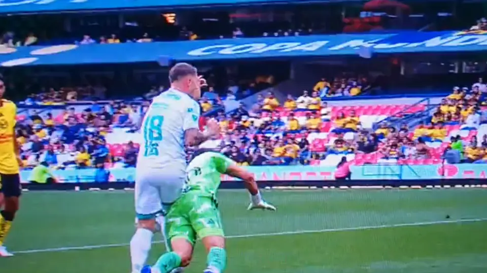 Cota sacando el balón en jugada polémica | CAPTURA DE PANTALLA