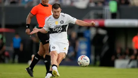 Tim Payne anota golazo en su debut con Olimpia