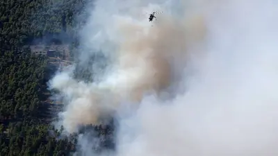 Choque de helicópteros durante incendio en Grecia deja dos muertos y agrava la emergencia forestal