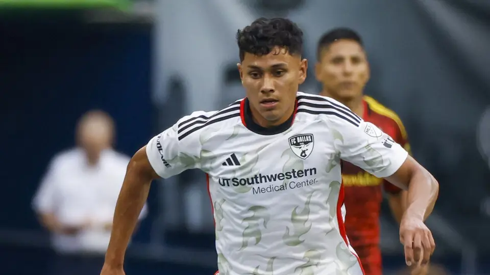 Edwin Cerrillo con el equipo de Dallas | Especial