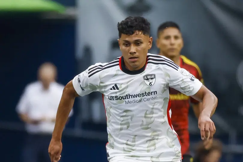 Edwin Cerrillo con el equipo de Dallas | Especial