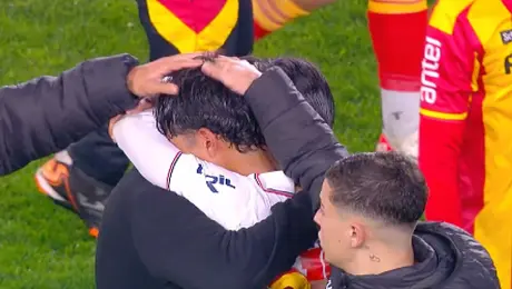 Jonathan Dos Santos se reencuentra con su hijo rompiendo en llanto en el futbol uruguayo