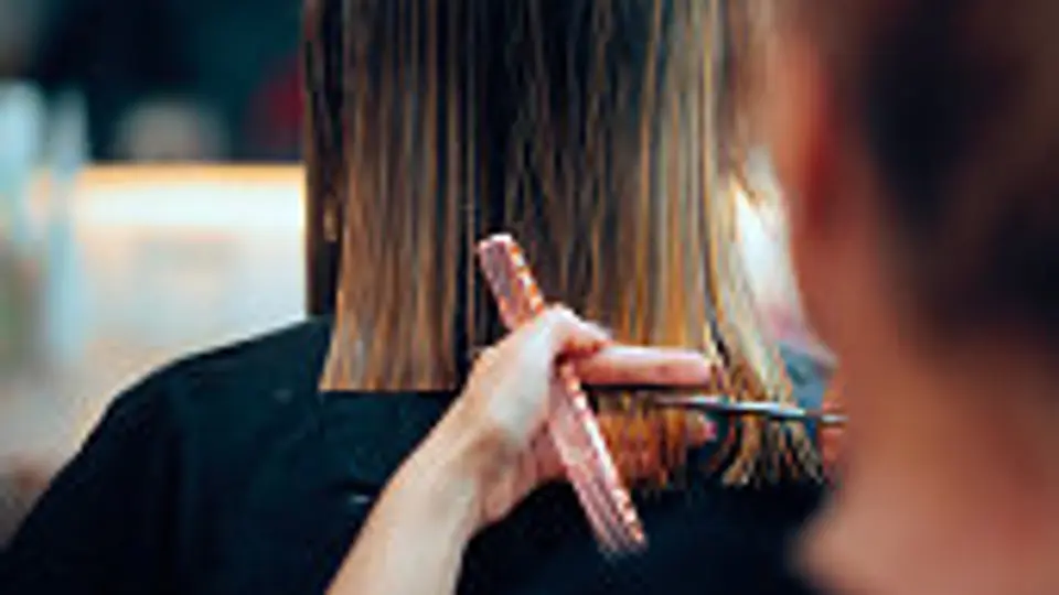 Cortar el cabello durante el cuarto menguante es una práctica popular que ha pasado de generación en generación./@pixabay