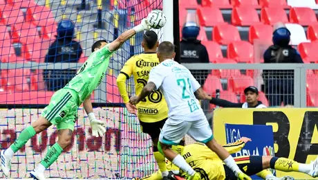 Así fue el monumental partido de Rodolfo Cota en el América 3-0 Santos Laguna