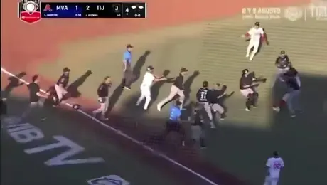Jugadores de Monclova y Tijuana protagonizan violenta pelea en la Liga Mexicana de Beisbol