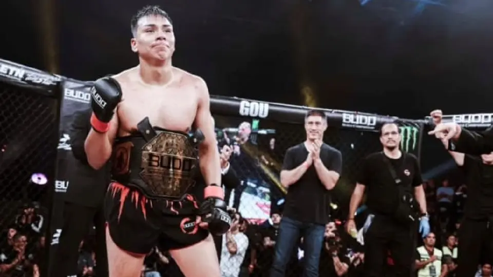 Nahoma “El Tigre” Hernández en pelea | IG:@nahomahb
