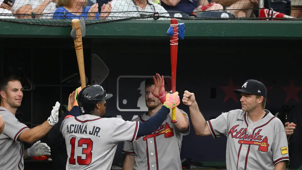 Ronald Acuña Jr celebra en la banca | AP