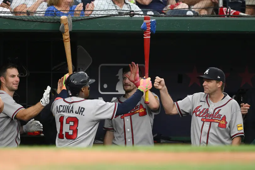 Ronald Acuña Jr celebra en la banca | AP