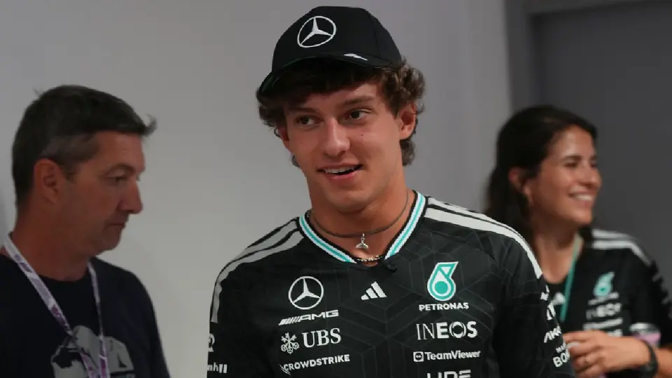Andrea Kimi Antonelli con Mercedes | AP