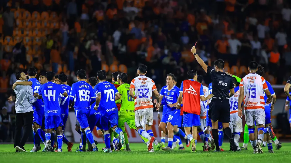 Pelea entre Correcaminos y Cruz Azul Hidalgo en Tamaulipas | IMAGO7