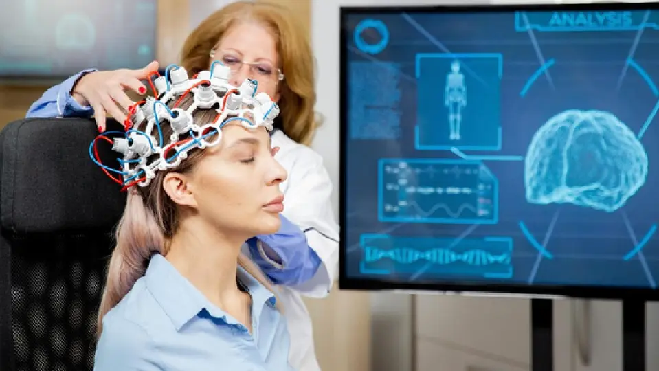 El estudio no afirma que una inteligencia artificial sienta dolor de la misma manera que una persona / Magnific