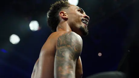 Ben Whittaker vence a Conor Wallace y sobrevive a un cierre caótico