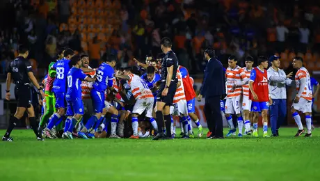 DT de Cruz Azul Hidalgo desata bronca, con insólita acción, ante Correcaminos