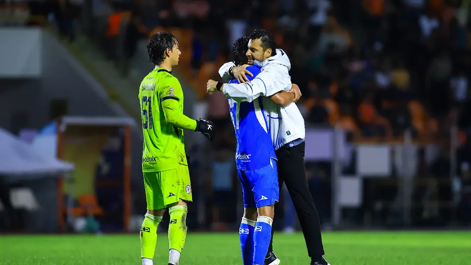 Esteban Landazábal celebrando con sus jugadores tras empate ante Correcaminos | IMAGO7