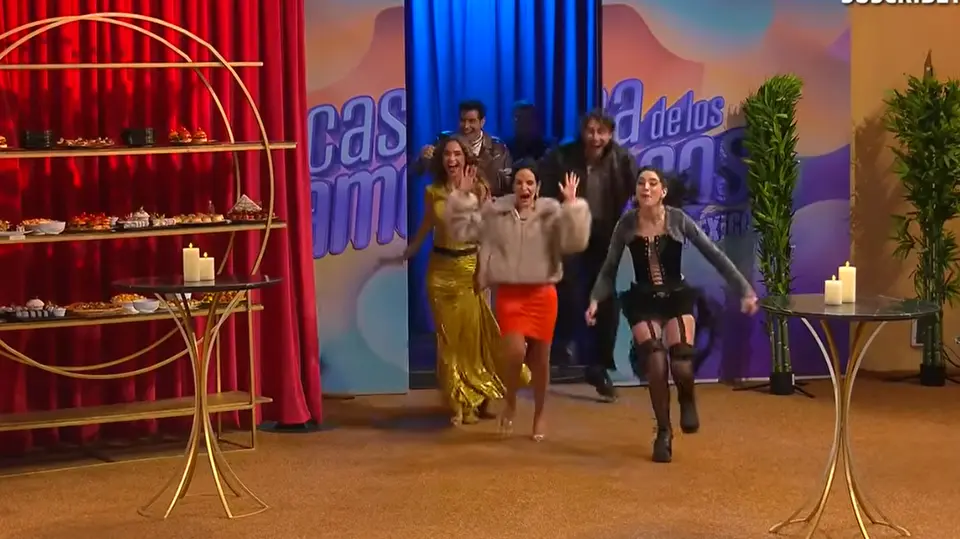 Los primeros en entrar fueron Ximena, Arantza, Moisés, Yanet, Luis y Aldo. / Captura